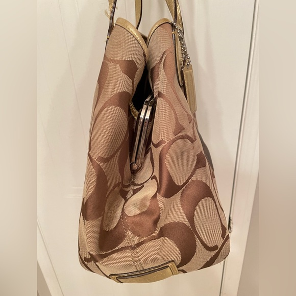 Coach Sateen Monogram shoulder purse in gold/brown/tan colour - Picture 2 of 9